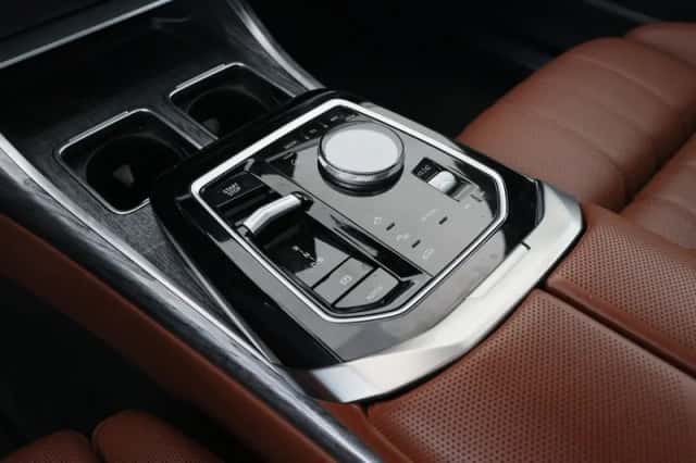 BMW i7 (2022) thumbnail 17