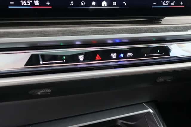 BMW i7 (2022) thumbnail 19