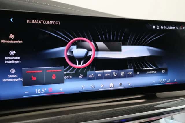 BMW i7 (2022) thumbnail 20