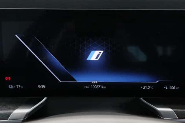 BMW i7 (2022) thumbnail 3