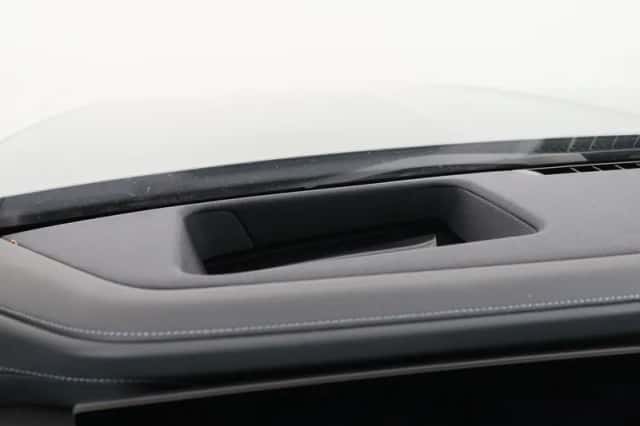 BMW i7 (2022) thumbnail 24