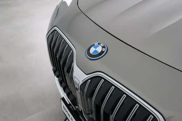 BMW i7 (2022) thumbnail 26