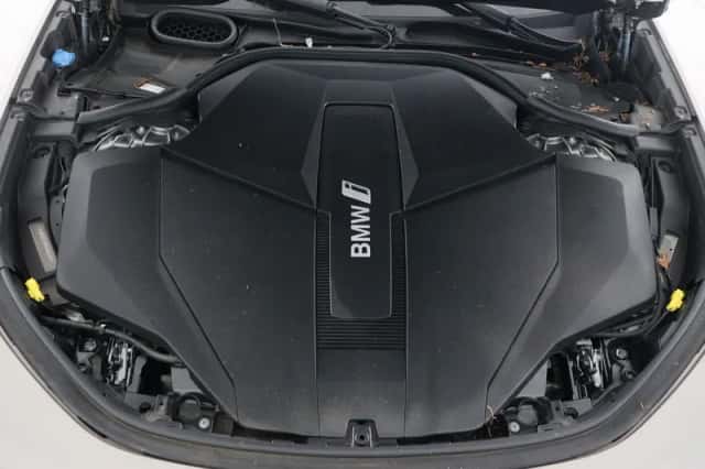 BMW i7 (2022) thumbnail 4