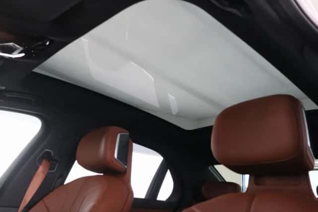 BMW i7 (2022) thumbnail 35