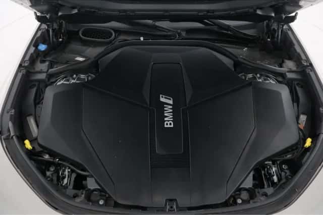 BMW i7 (2022) thumbnail 6