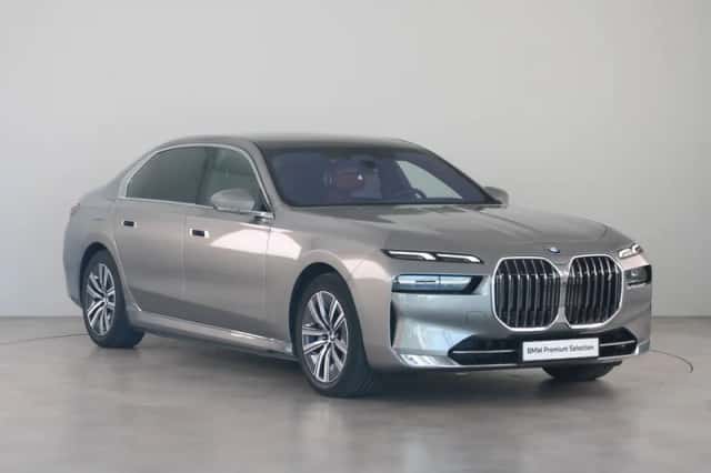 BMW i7 (2022) thumbnail 6
