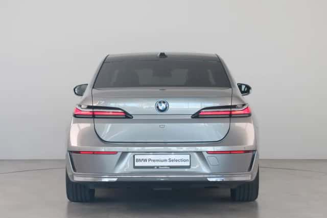 BMW i7 (2022) thumbnail 9