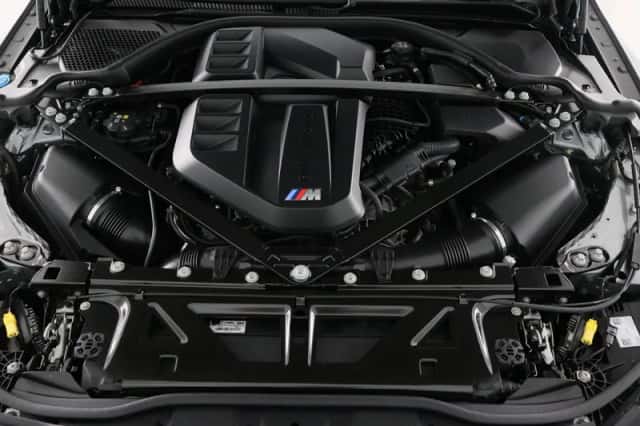 BMW M4 (2025) thumbnail 5
