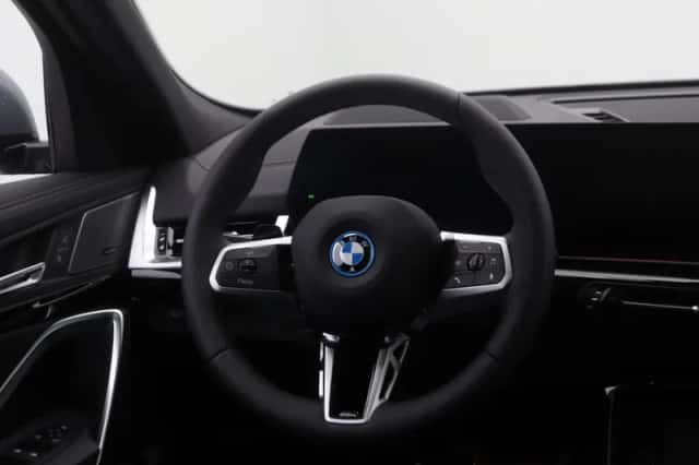 BMW iX2 (2026) thumbnail 2