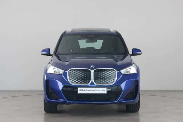 BMW iX1 (2025) thumbnail 2