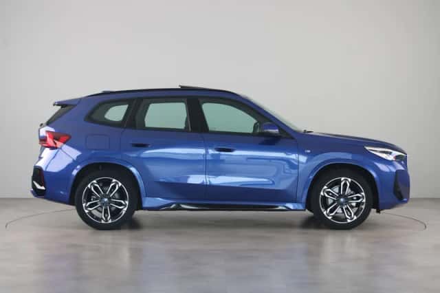 BMW iX1 (2025) thumbnail 4