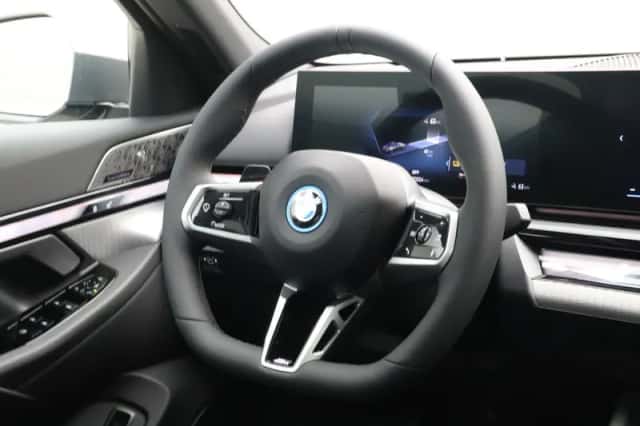 BMW i5 (2026) thumbnail 2