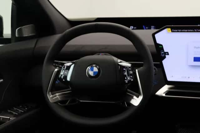 BMW iX3 (2026) thumbnail 2