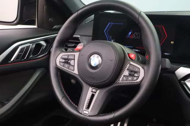 BMW M4 (2023) thumbnail 3