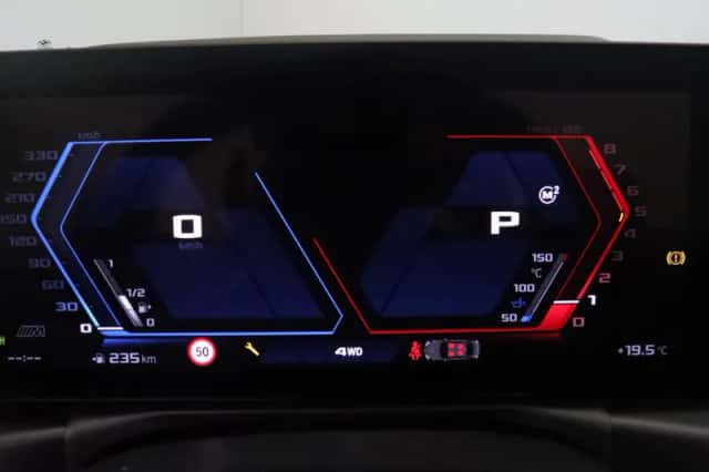 BMW M4 (2023) thumbnail 4