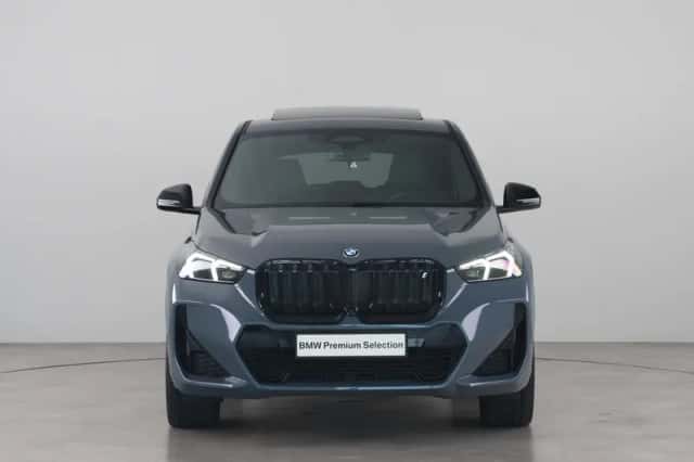 BMW iX1 (2023) thumbnail 2