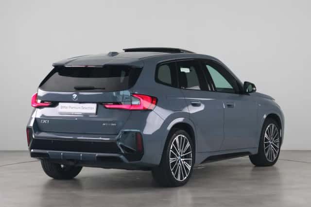 BMW iX1 (2023) thumbnail 5
