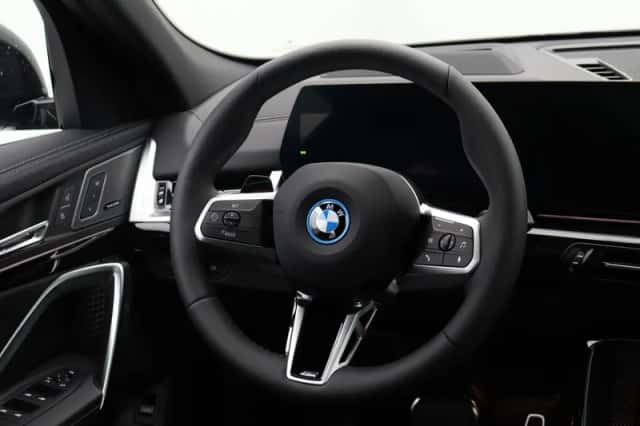 BMW iX2 (2026) thumbnail 2