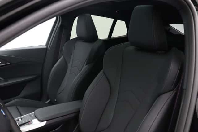BMW iX2 (2026) thumbnail 4