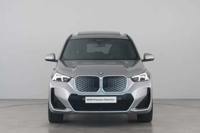 BMW iX1 (2025) thumbnail 2