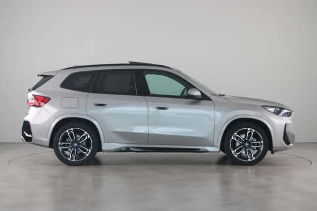 BMW iX1 (2025) thumbnail 4