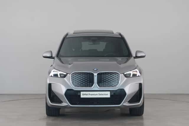 BMW iX1 (2025) thumbnail 2