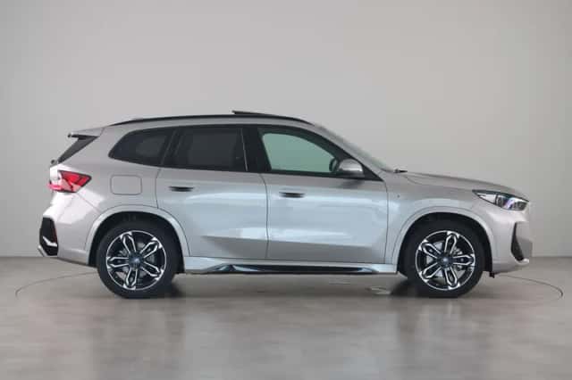 BMW iX1 (2025) thumbnail 4