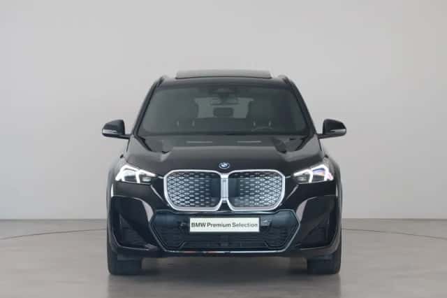 BMW iX1 (2025) thumbnail 2