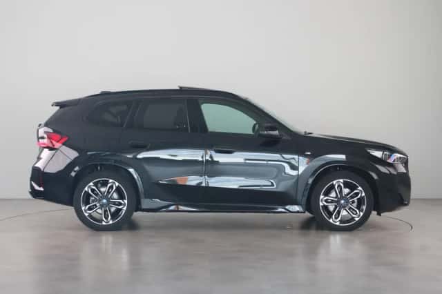 BMW iX1 (2025) thumbnail 4