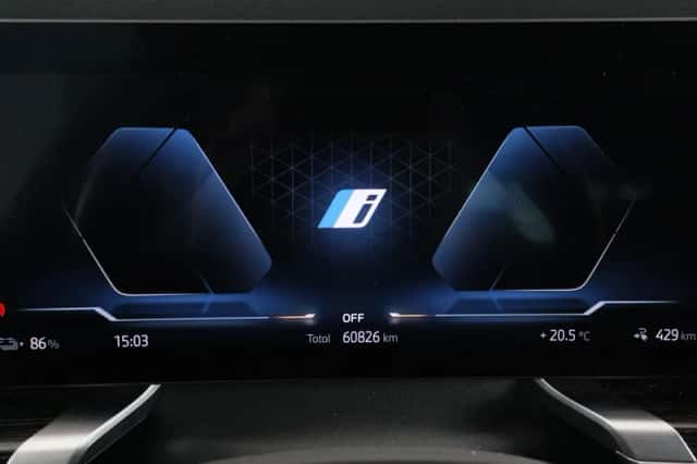 BMW i7 (2023) thumbnail 3