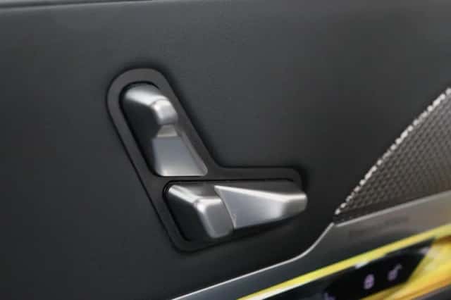 BMW i7 (2023) thumbnail 5