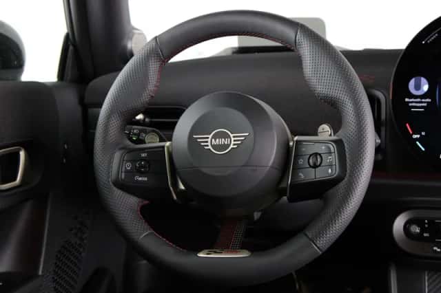 MINI Cooper (2025) thumbnail 2