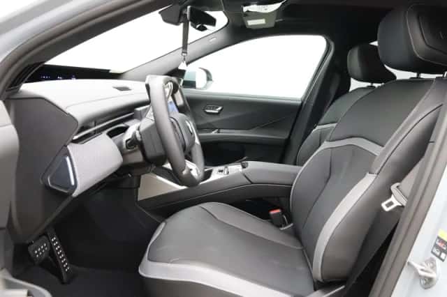 BMW iX3 (2026) thumbnail 5