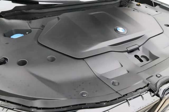 BMW iX3 (2026) thumbnail 4