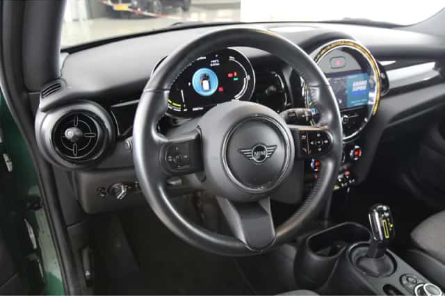 MINI Electric (2022) thumbnail 2