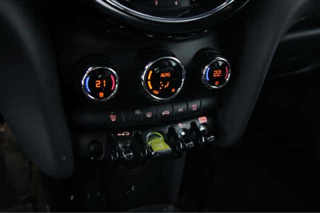 MINI Electric (2022) thumbnail 14