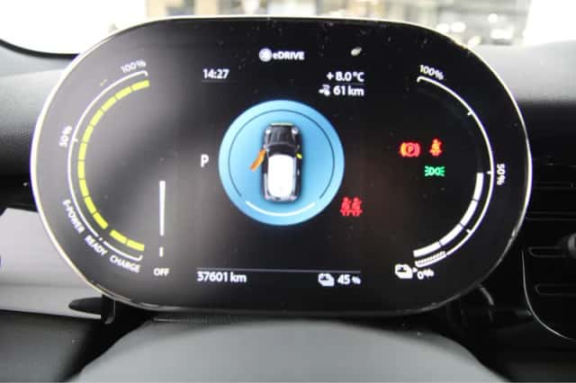 MINI Electric (2022) thumbnail 3