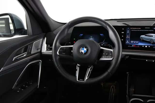 BMW X2 (2024) thumbnail 2
