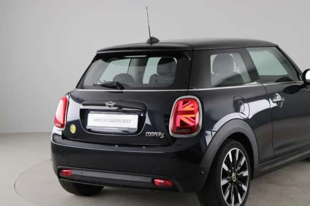 MINI Electric (2022) thumbnail 18