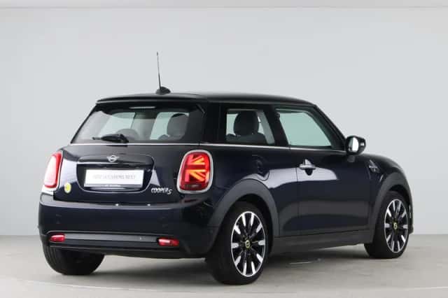 MINI Electric (2022) thumbnail 9