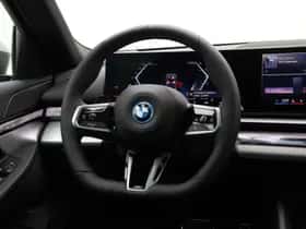 BMW i5 (2025) thumbnail 2