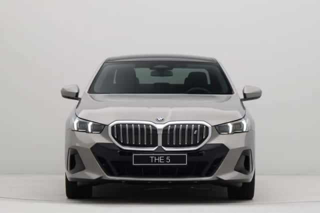 BMW i5 (2025) thumbnail 5