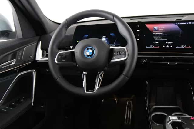 BMW iX2 (2026) thumbnail 2