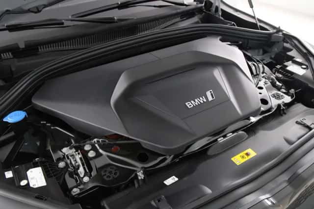 BMW iX2 (2026) thumbnail 4