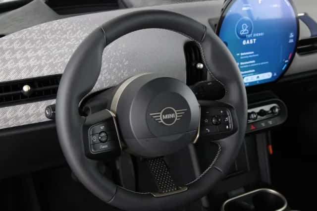 MINI Cabrio (2026) thumbnail 2