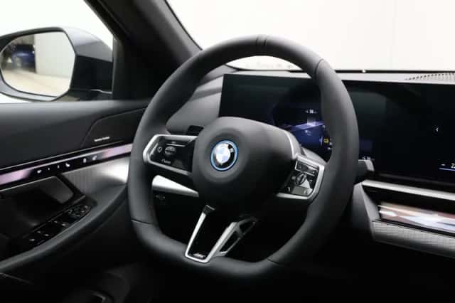 BMW i5 (2026) thumbnail 2