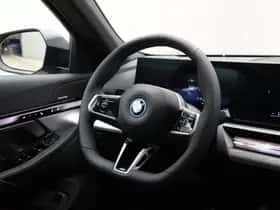 BMW i5 (2026) thumbnail 2