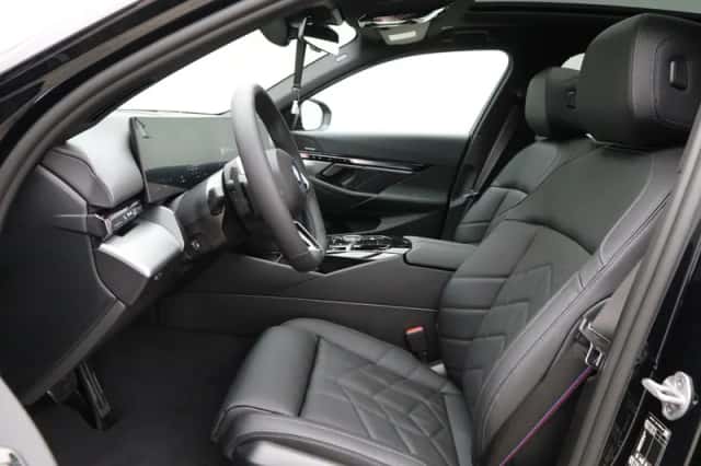 BMW i5 (2026) thumbnail 5