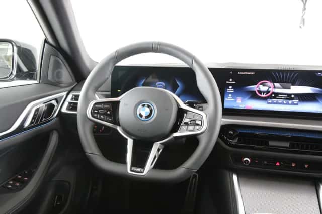 BMW i4 (2026) thumbnail 2