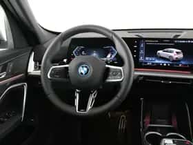 BMW iX1 (2026) thumbnail 2